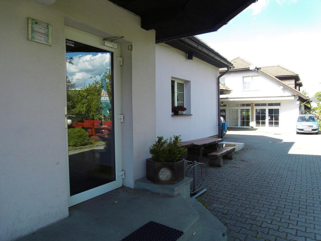 Penzion A Restaurace U Veterana Frenstat pod Radhostem ภายนอก รูปภาพ