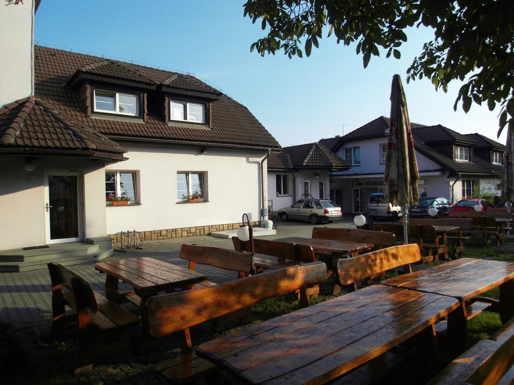 Penzion A Restaurace U Veterana Frenstat pod Radhostem ภายนอก รูปภาพ